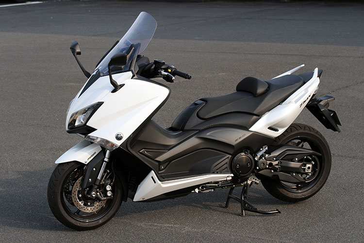 YAMAHA TMAX530 ATスポーツコミューターで“バビュ～ン”と快速・快適