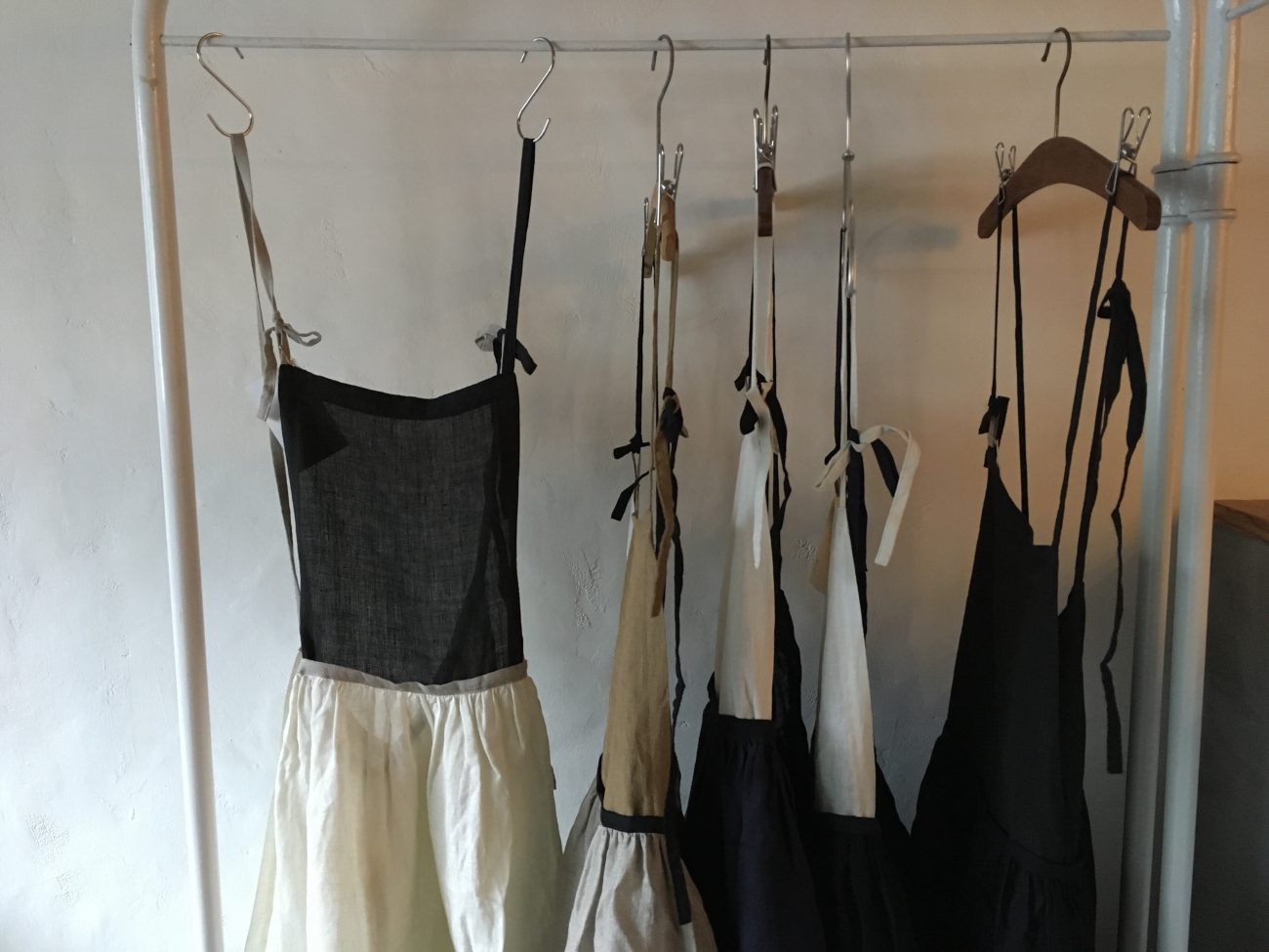 ツゲ製作所エプロン カラー編 – mano cafe（マノカフェ）