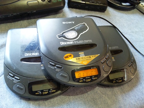 ポータブルCDプレーヤーの部屋