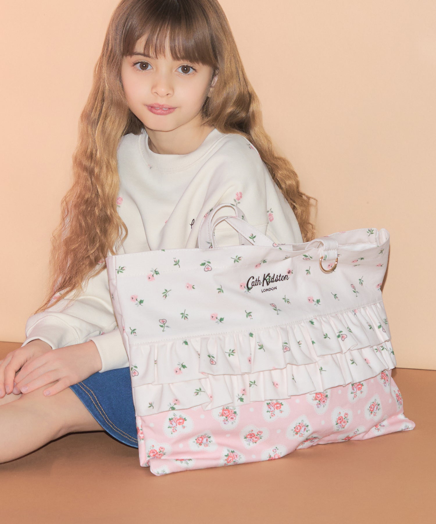 ダブルフリルレッスントートバッグ Lace Sprigs | Cath Kidston 日本