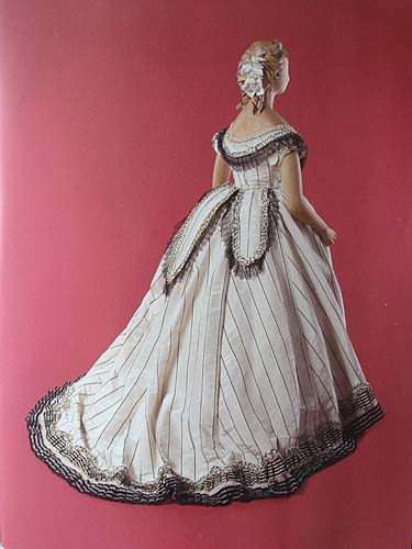 Exposition « Sous l'empire des crinolines » | Chambre des couleurs