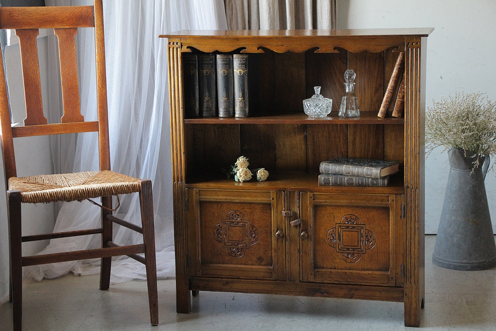 小ぶりなサイズ（91x83.5x27cm）1940年代オーク材ブックケース（本棚