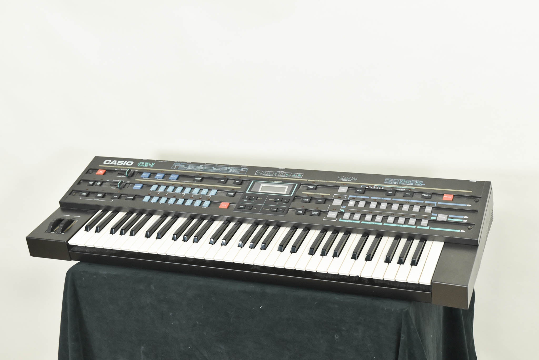 Casio CZ-1 61-Key Keyboard Synthesizer with Carrying Case CG006Q7