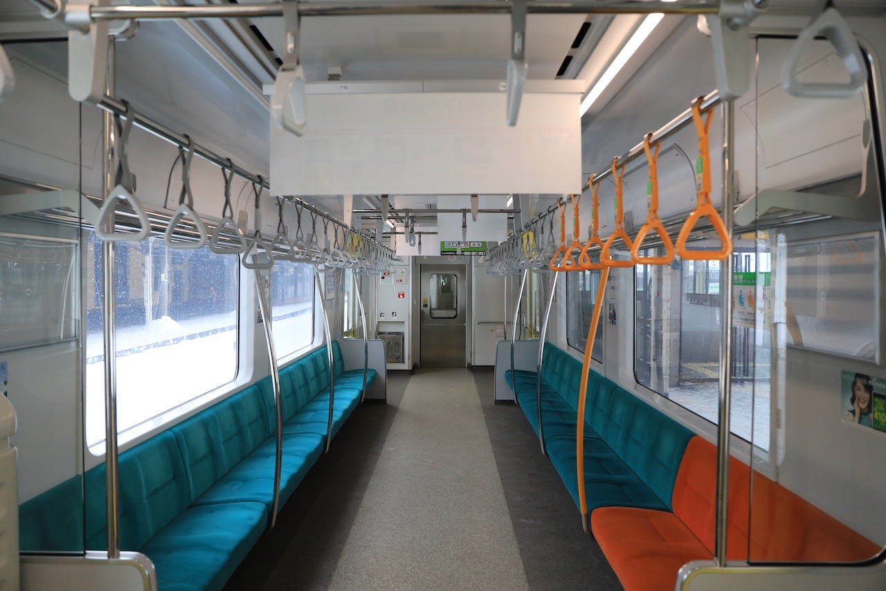 733系電車車内。: 北海道鉄道夢の跡（Powered by Nine Tails）