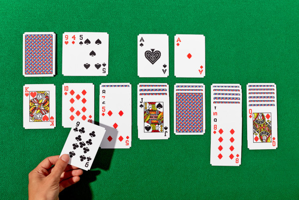 三次元でもあの楽しさを！1990年代のWindowsソリティアのトランプが