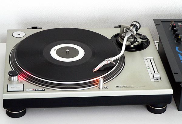 Technics SL1200 MK2 Rental – DJRentalGear