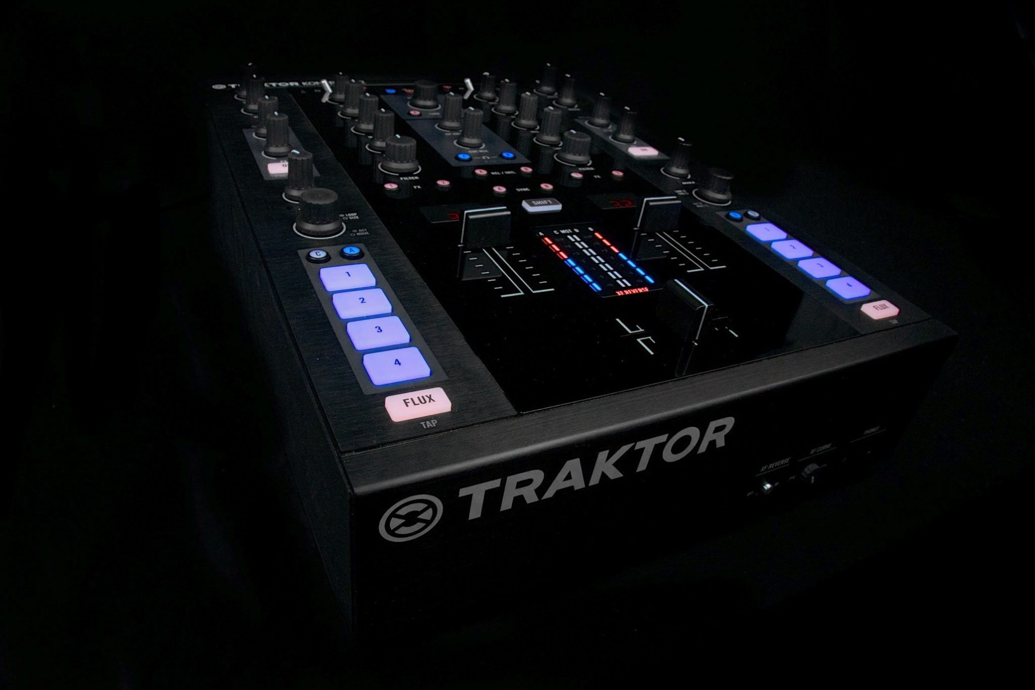 REVIEW: Native Instruments Traktor Kontrol Z2 Part 1