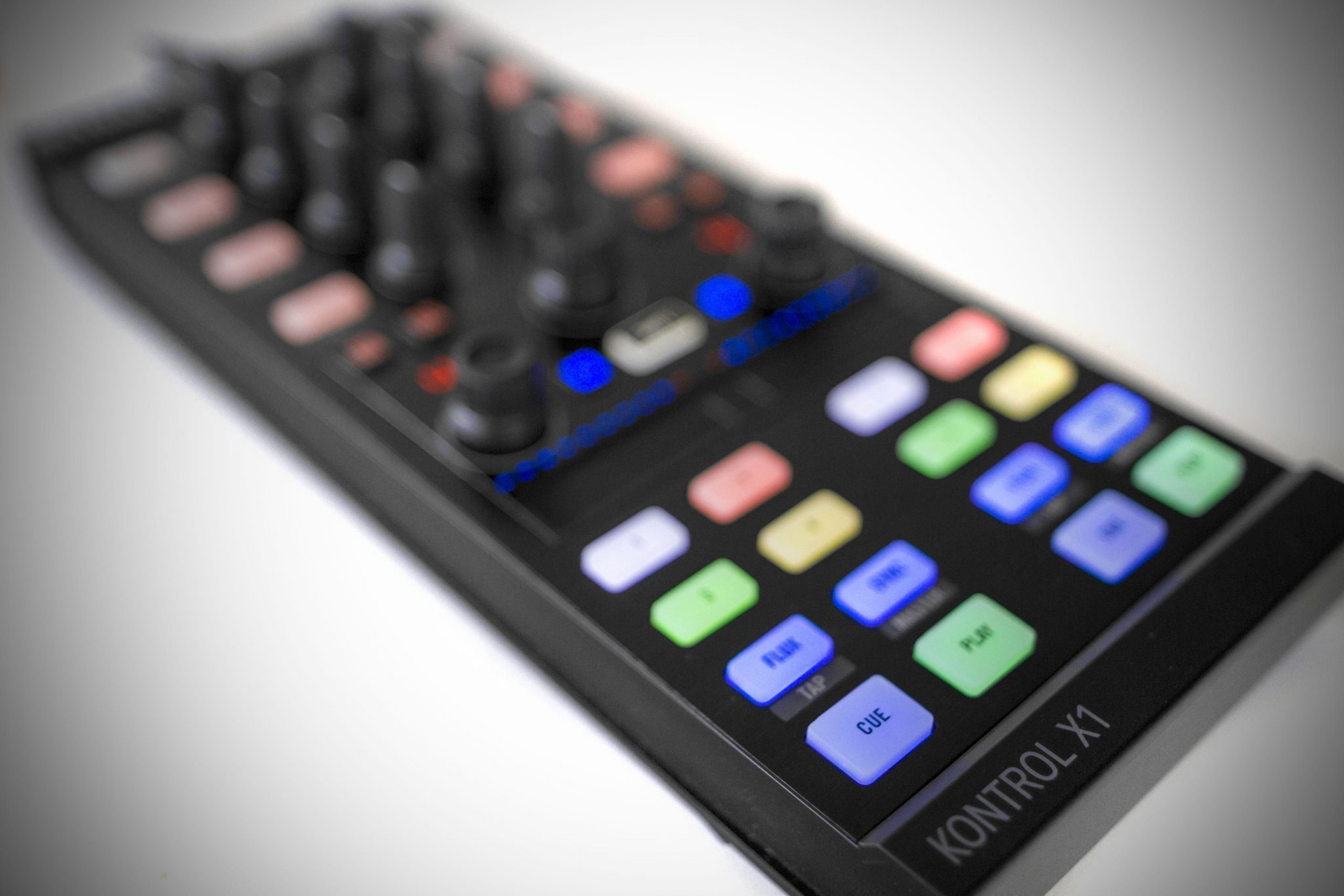 REVIEW: Traktor Kontrol X1 MK2 DJ controller – DJWORX