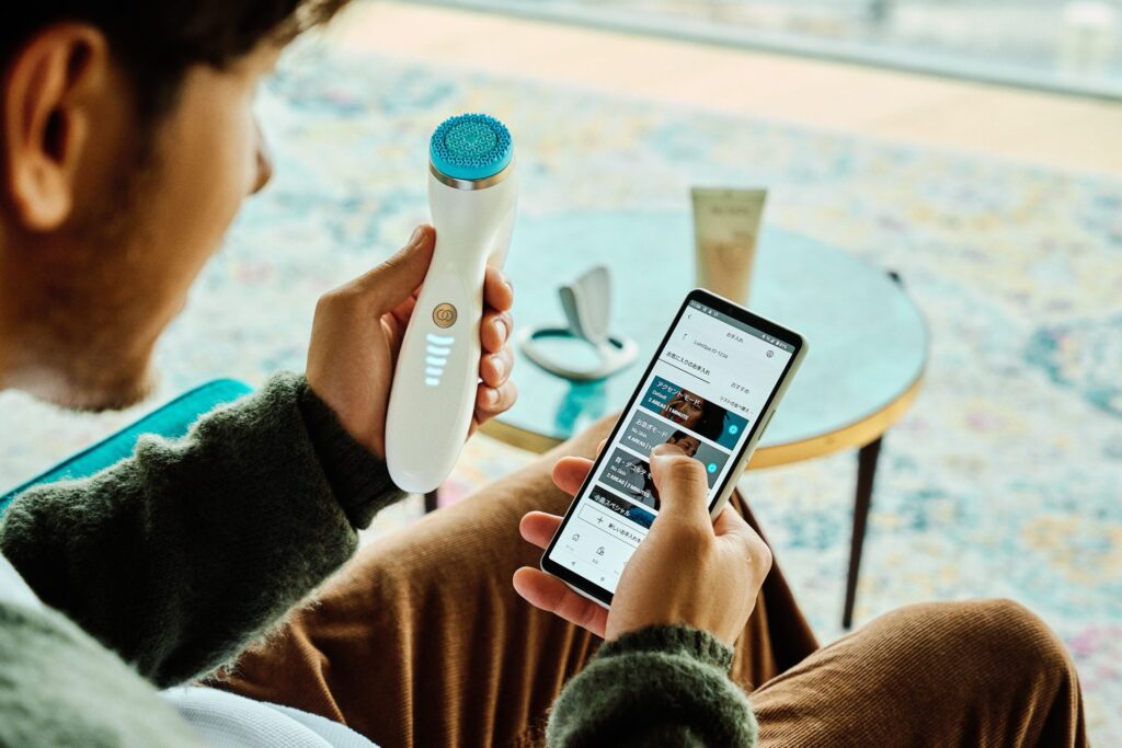 洗顔とともに始めるスキンケア。IoT対応〈ニュースキン〉のルミスパ iO