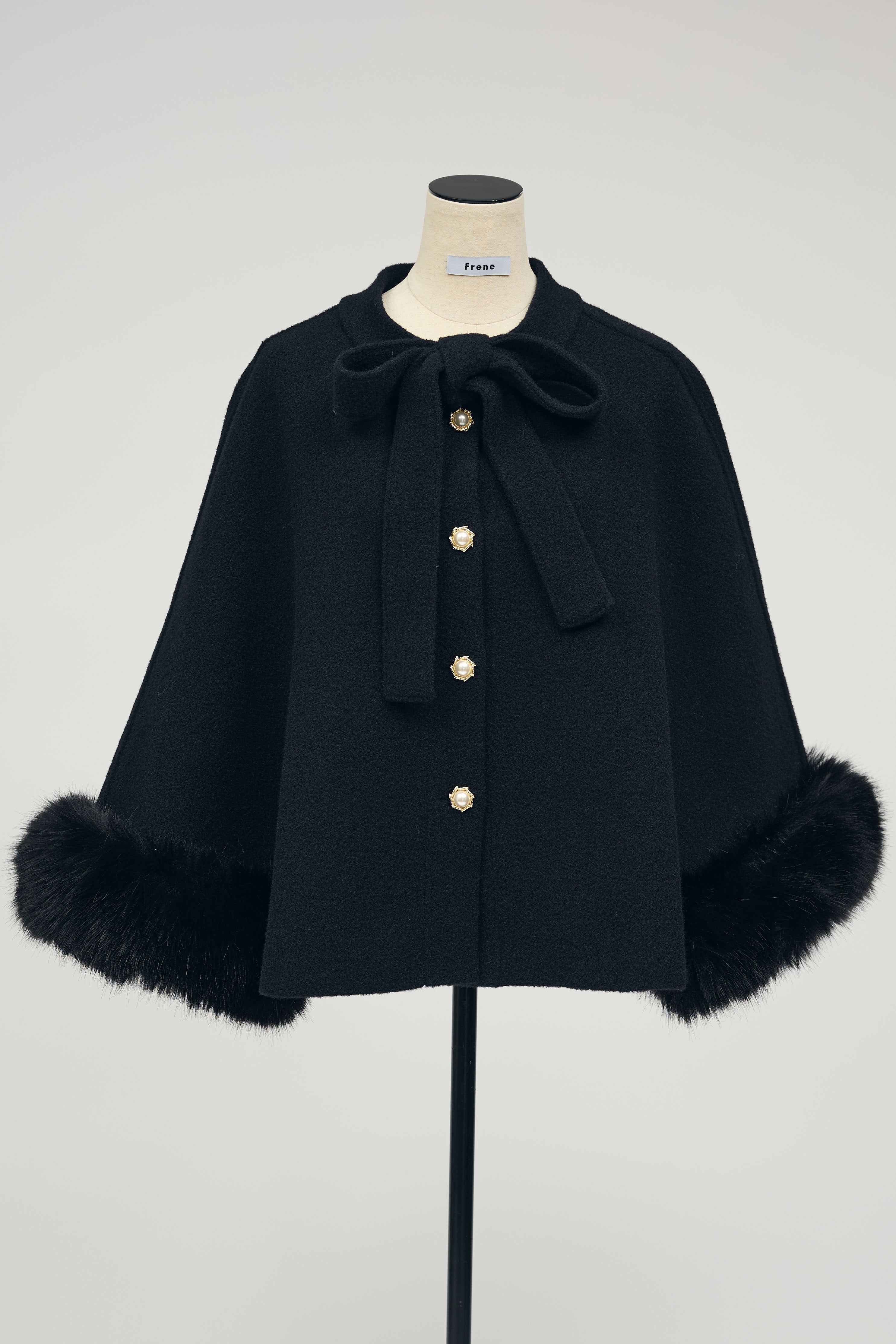 予約]ファーカフスリボンポンチョコート – Frene