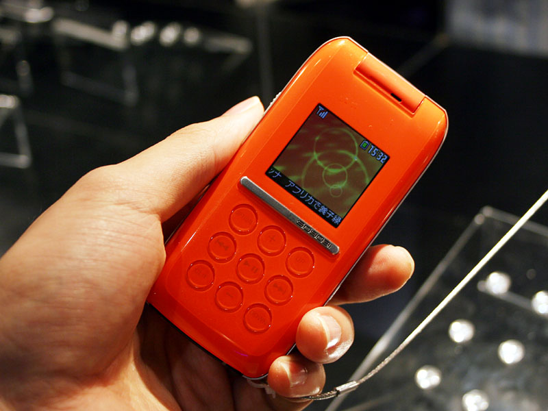 ドコモ、BRAVIA技術を導入した「SO903i」を25日に発売