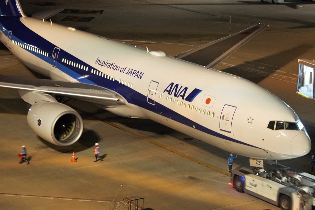 ANA407便 羽田ー秋田線搭乗記 話題の最新キャビン777「722」プレミアム
