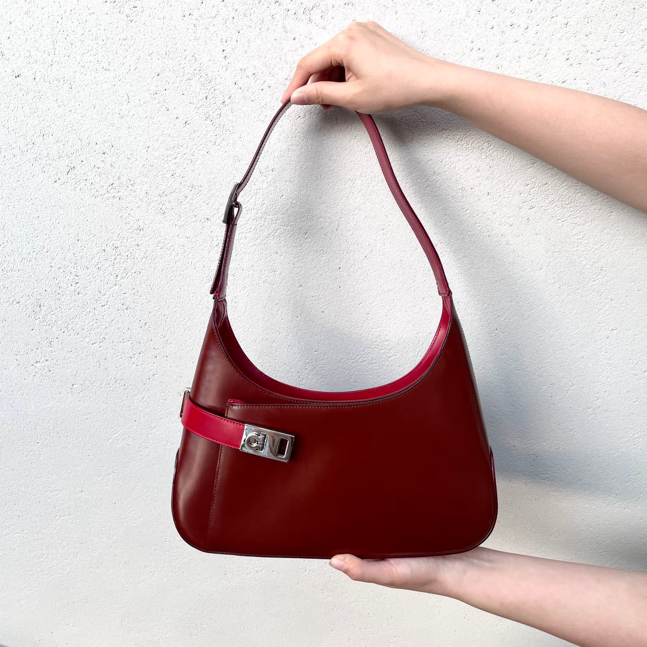 AUTH Pre-owned Salvatore Ferragamo Gancini Shoulder Bag Bordeaux