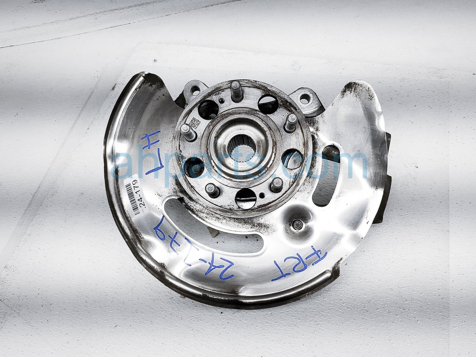 2020 Kia Stinger Front Driver Spindle Knuckle Hub 51710-J5600,