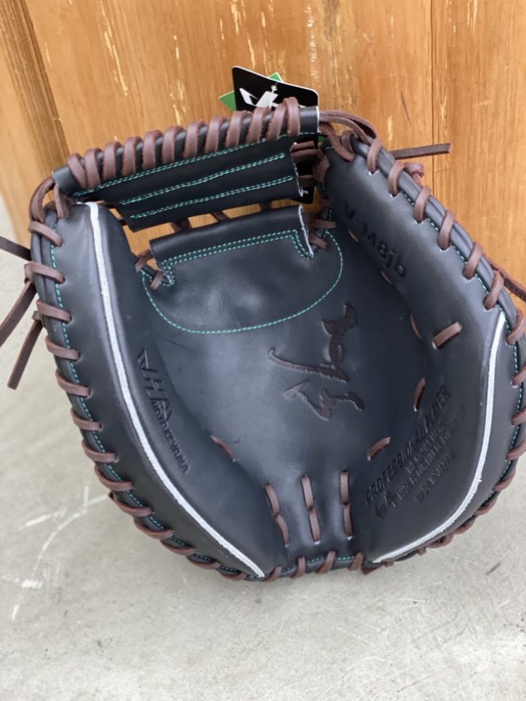 生まれ変わった】ハタケヤマの硬式キャッチャーミット定番8型の型付け