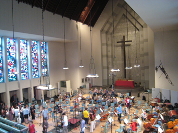 イエス・キリスト教会でのレコーディング風景 | ベルリン中央駅