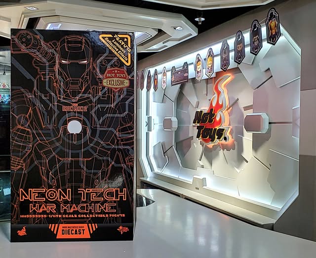 ホットトイズ MMS553D35『アイアンマン2』ウォーマシン（ネオンテック