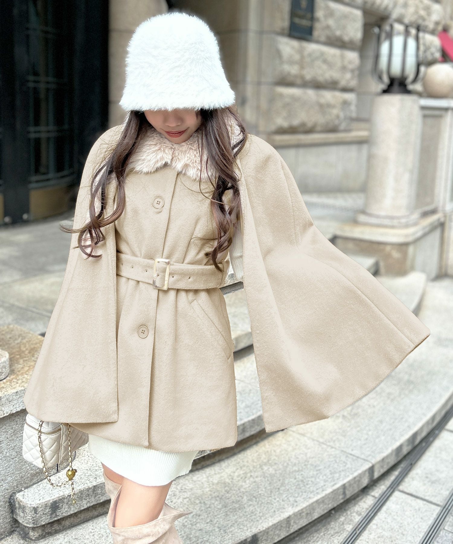 フェイクファー付きケープコート JB23575 | レディースファッション