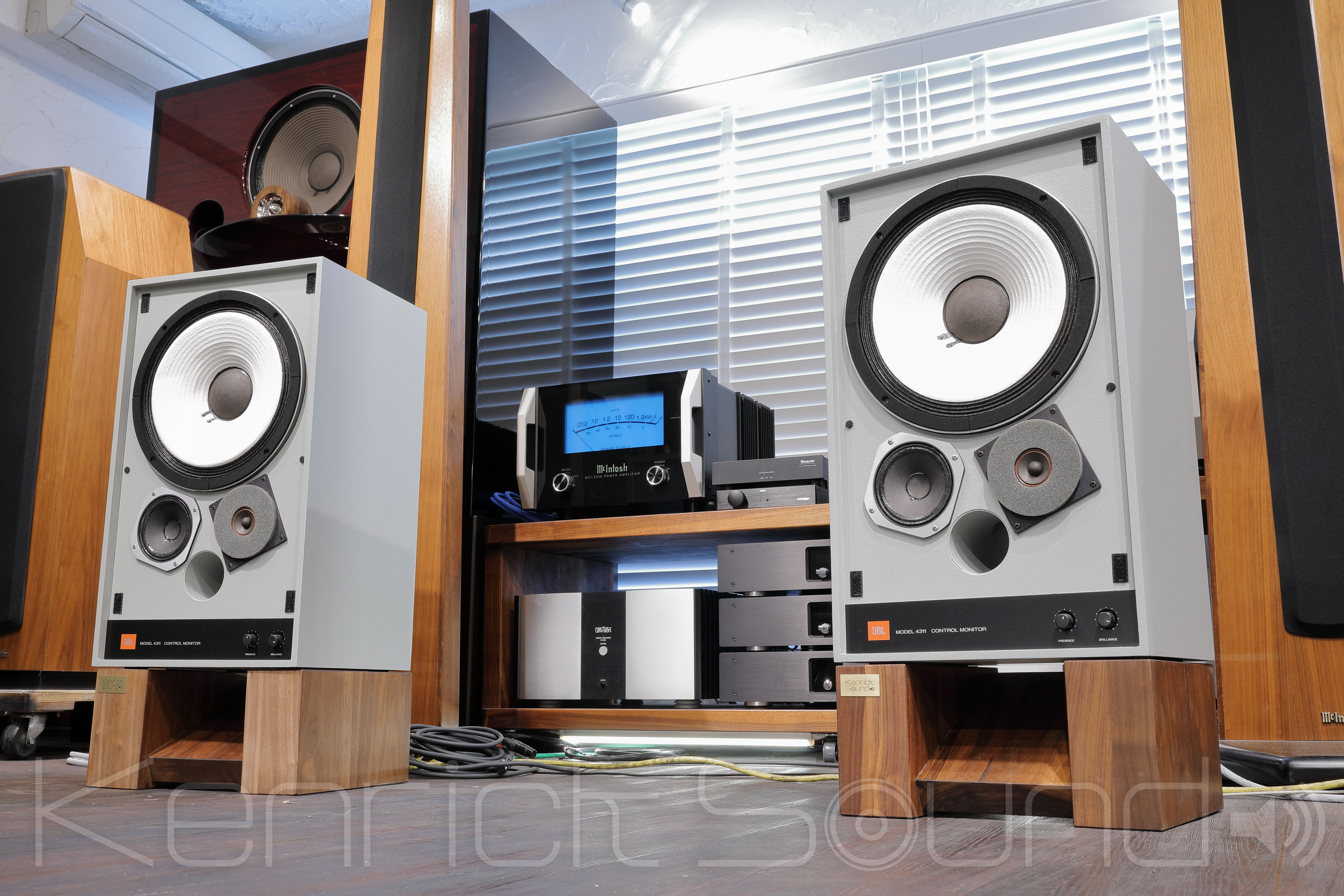 JBL 4311A バイワイヤー対応カルダス・ロジウム＋金メッキ端子 Silver