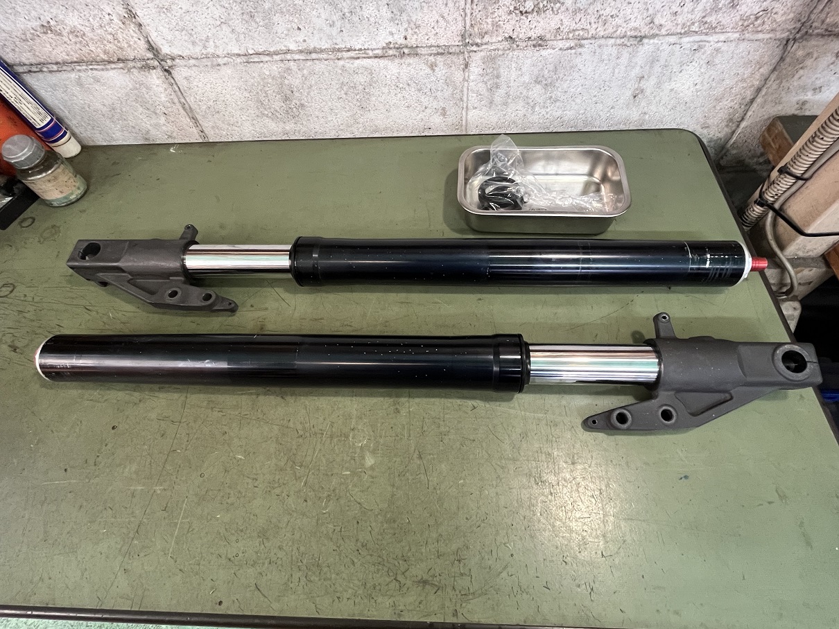 アプリリア RS250 フロントフォークのオイル漏れ修理 | johnny's factory