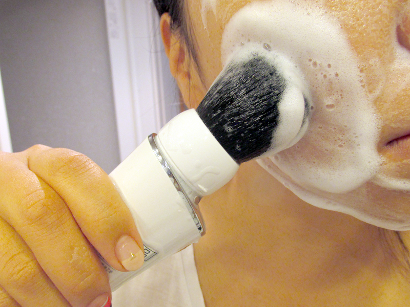 家電製品ミニレビュー】熊野筆が気持ちイイ! 日立の電動洗顔ブラシ