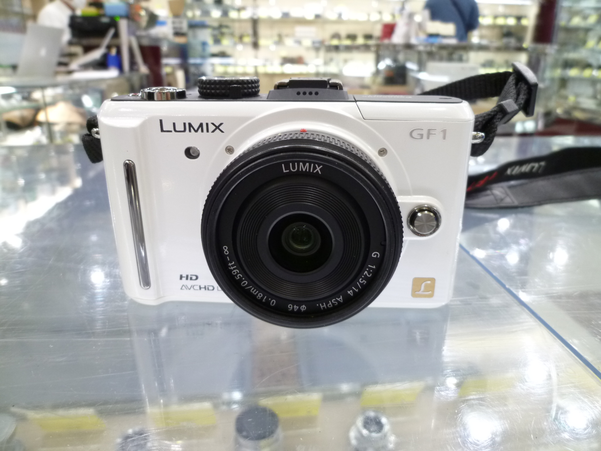 もはやコンデジのサイズ感！ミラーレス一眼「LUMIX GF1」