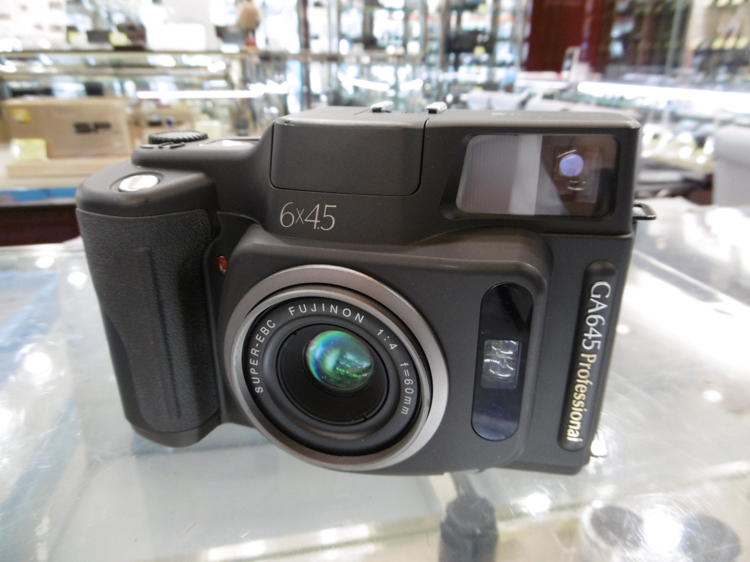 AF中判カメラ「富士フイルム GA645」