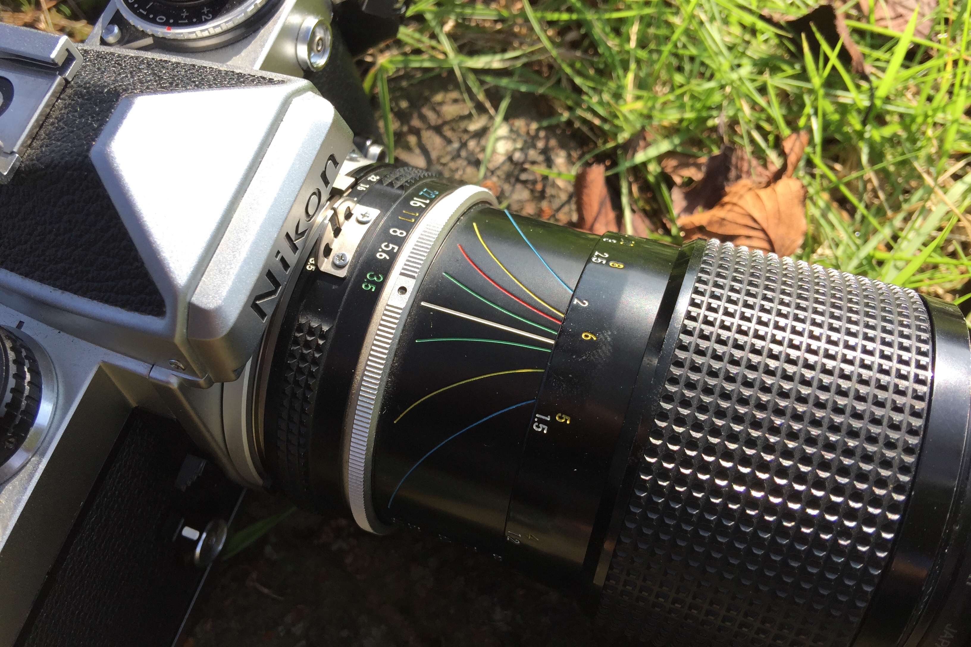 Nikon FEとヨンサンハチロクは、なかなかいいコンビ。｜記憶カメラ