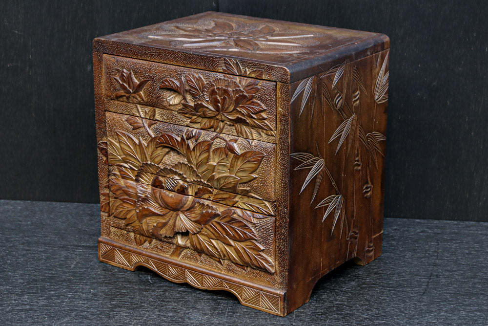 迫力ある花模様が素晴らしい日光彫の小引き出し DC8113 – 古福庵