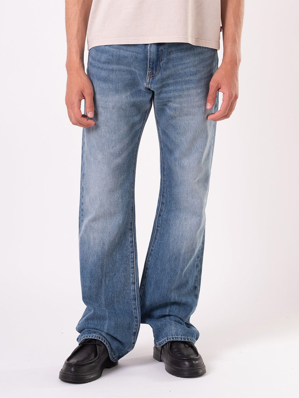 517™ ブーツカット ジーンズ ミディアムインディゴ – リーバイス®公式