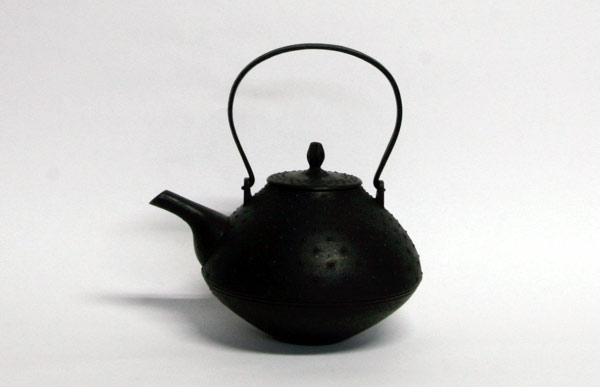 南部鉄器 鉄瓶 / 南部鉄瓶 / 釜定 / 小紋様あられ [ やかん 日本製 ih