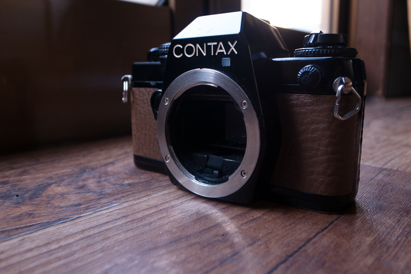 古くてもスマートデザインな CONTAX 139 Quartz に恋をしたので仲良く