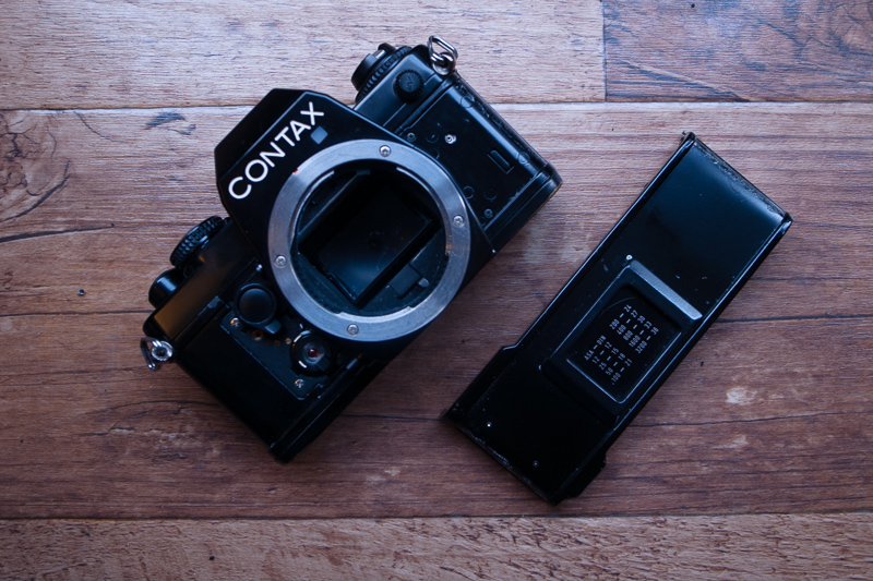 古くてもスマートデザインな CONTAX 139 Quartz に恋をしたので仲良く
