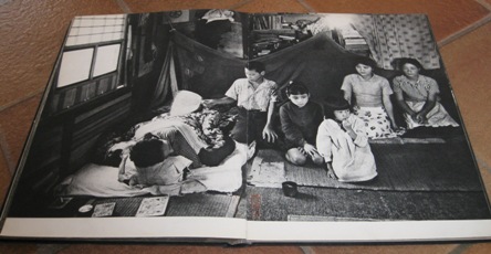 土門拳写真集　ヒロシマ　1958年初版　外箱・内箱あり ヒロシマ 土門拳写真集(土門拳 装幀・佐野繁次郎) / 古本、中古本、古