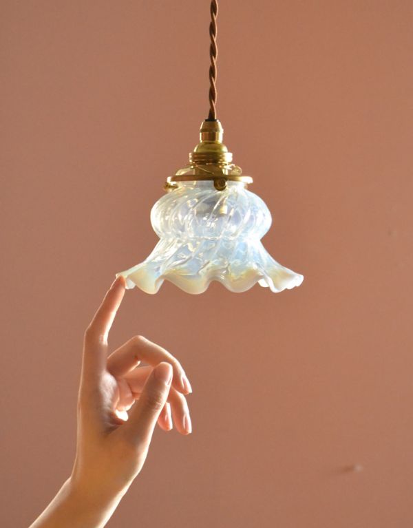 フリルが美しいオパールセント シェード ペンダントライト（器具セット
