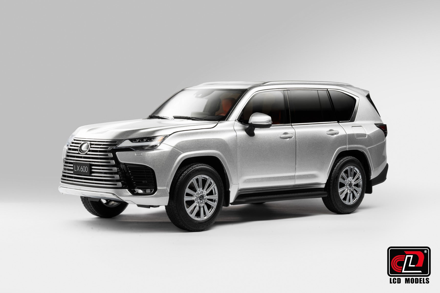 LCD 1:18 Lexus LX600 (Silver) – Horizon Diecast