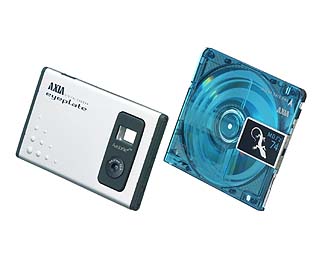 News：速報：厚さ6ミリの名刺サイズデジカメ アクシアが発売