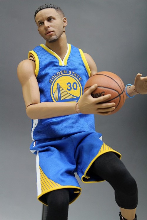 入荷後即完売だったエンターベイ1/6リアルマスターピース「NBA