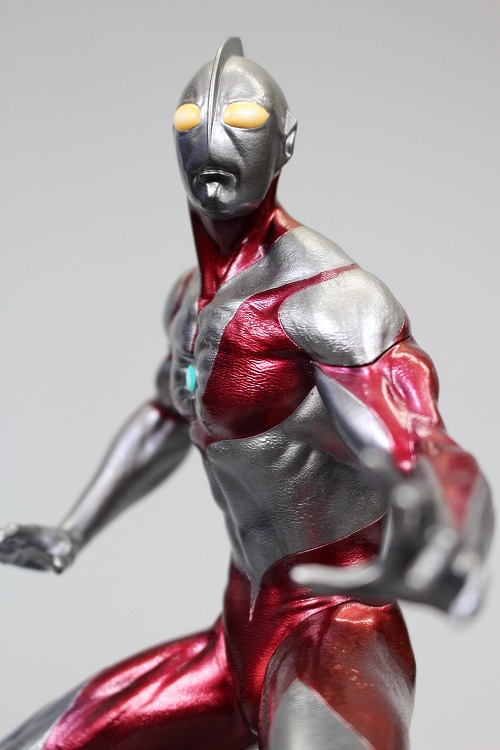 日本が誇る永遠のヒーロー「ウルトラマン」をGeccoが彩色済みガレージ