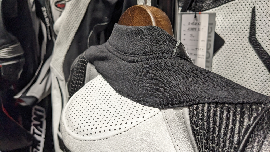 入荷速報】新作レザースーツ！K-0086XX アクリートスーツ！：KUSHITANI