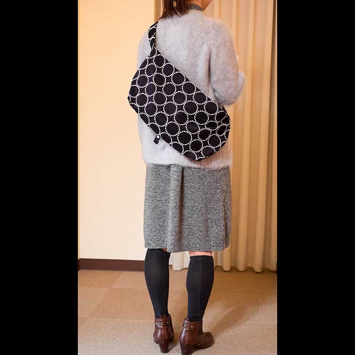 ミナペルホネンtambourineボディバッグ（S）navy | Lin total fashion