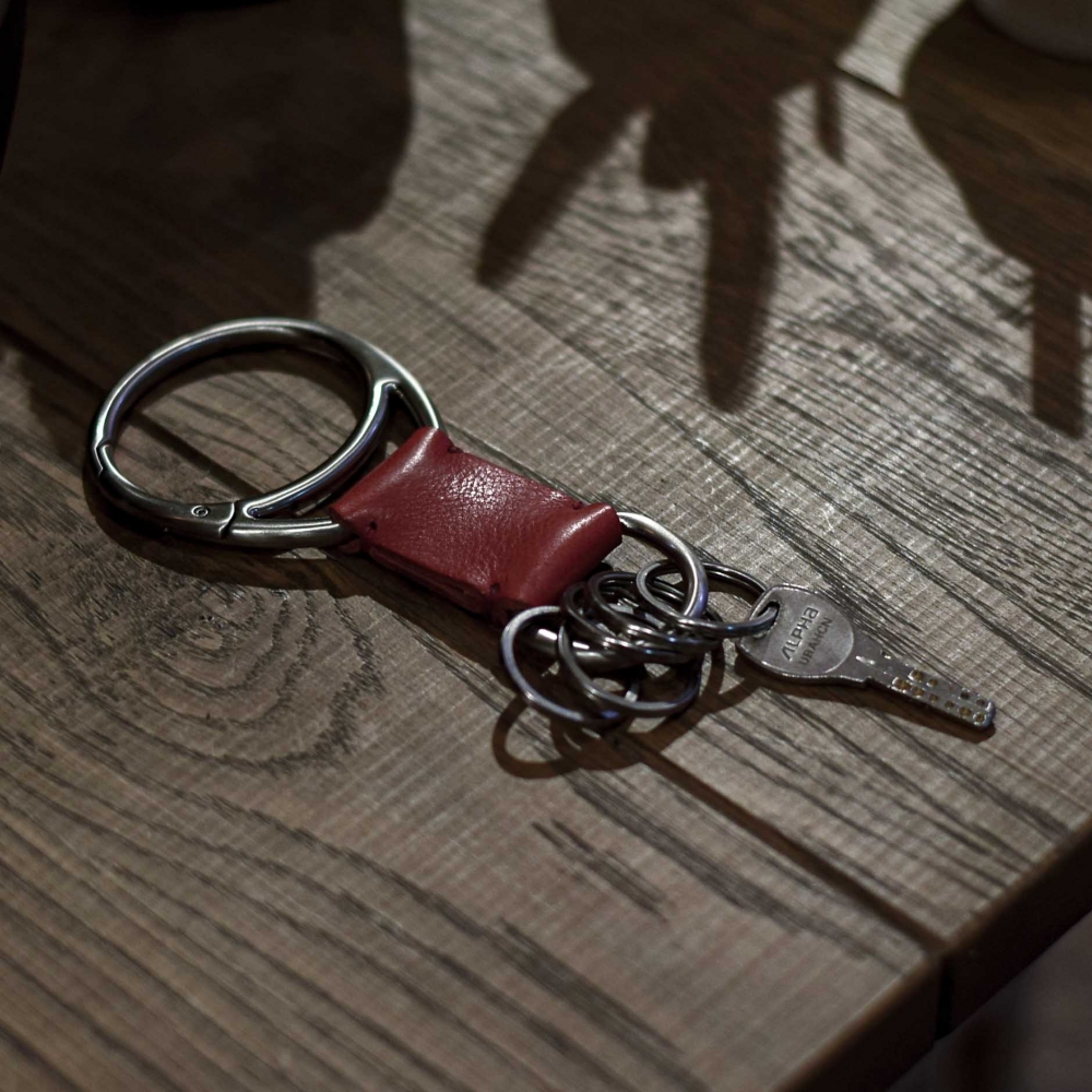 手に取らずにはいられない、Hender Scheme 新型のキーフック。 | 1989