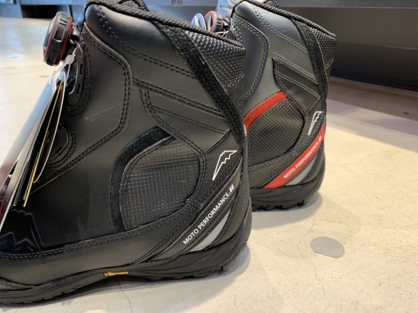 アドーネシューズ、フローシューズ入荷しました：KUSHITANI横浜