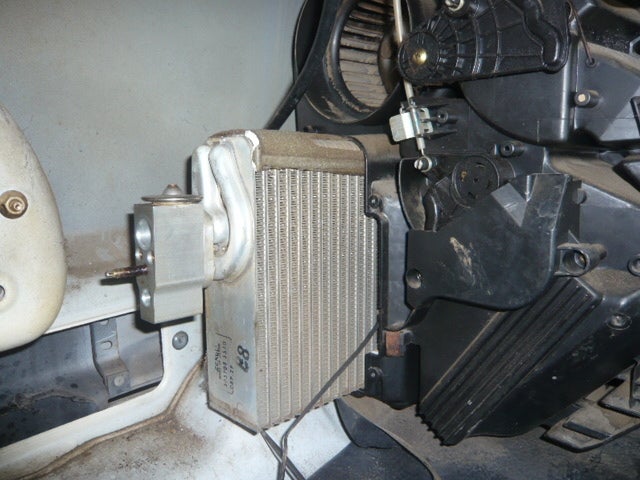 スバル サンバー エバポレーター交換 | TCSクルーの日々