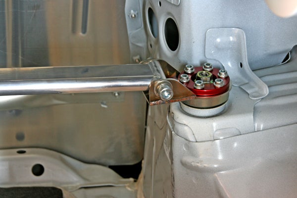 只今好評発売中のリアピロアッパーマウント＆リアタワーバーのご紹介