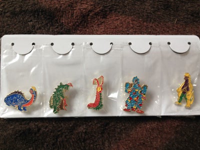 帰ってきたウルトラマン怪獣バッジコンプリートセット内容確認