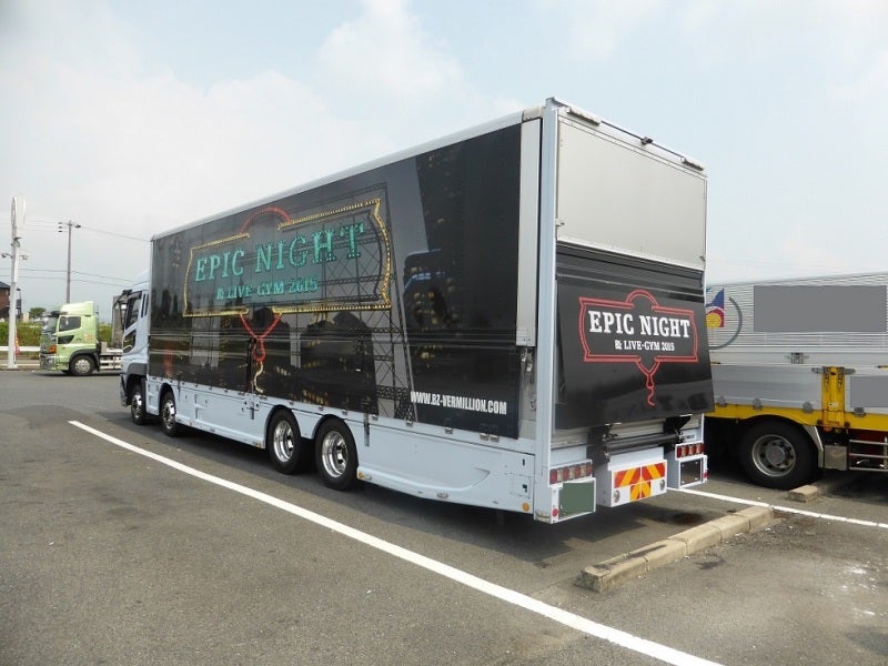 B'z のツアートラックに遭遇！！ | 「とげまるな日々」