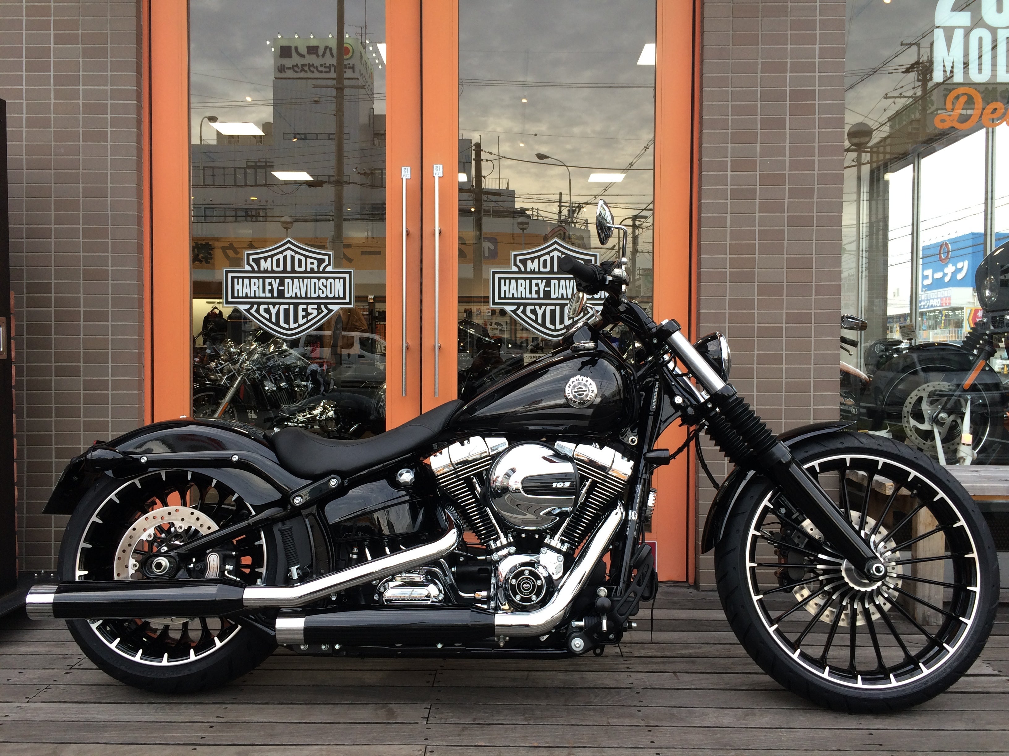 2017年モデル FXSB ブレイクアウト カスタムのご紹介 | ハーレー