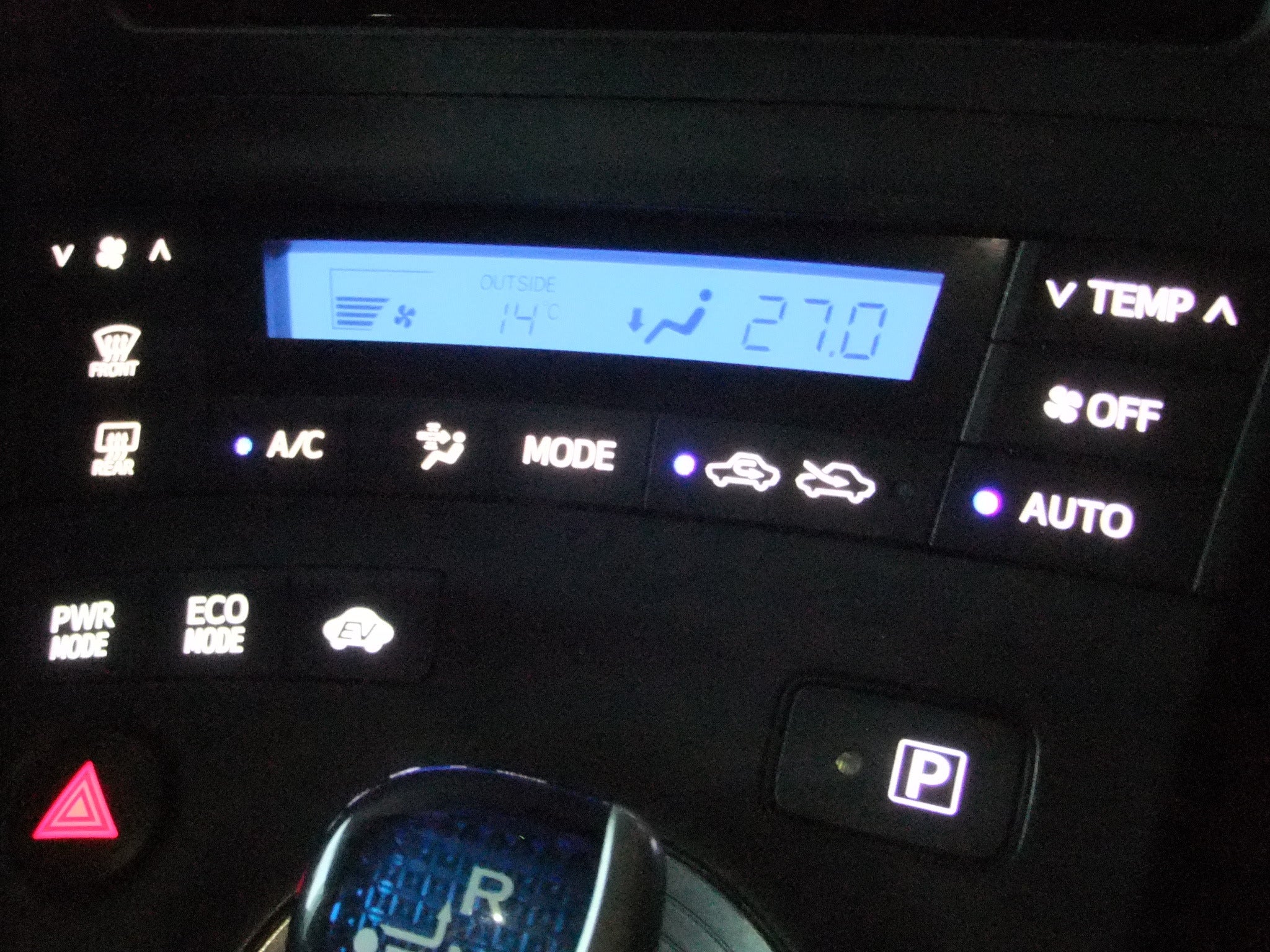 LED打ち替え加工例】30プリウス ホワイト×パープル(青紫)だとこんな