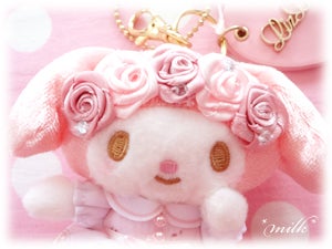 マイメロディ×リズリサコラボ ぬいぐるみリュック＆チャーム。*+